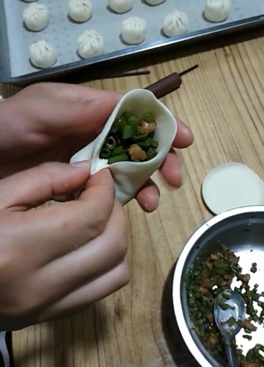 饺子这样捏褶很漂亮,煮起来不容易露馅,简单快速,赶紧试试吧!