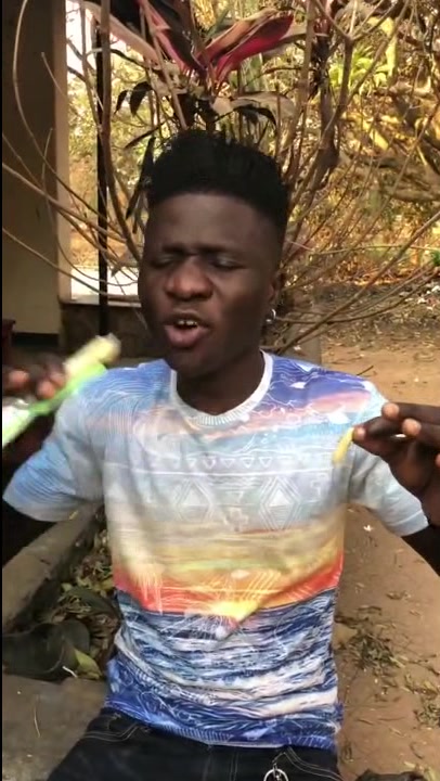 非洲人吃泡椒凤爪,这反应太真实了,网友:这表情莫名的搞笑