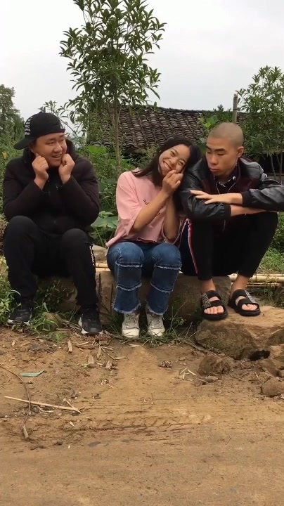 妹子对男友的要求很低,能吃饱就行,朋友听完她爱吃的东西后懵了