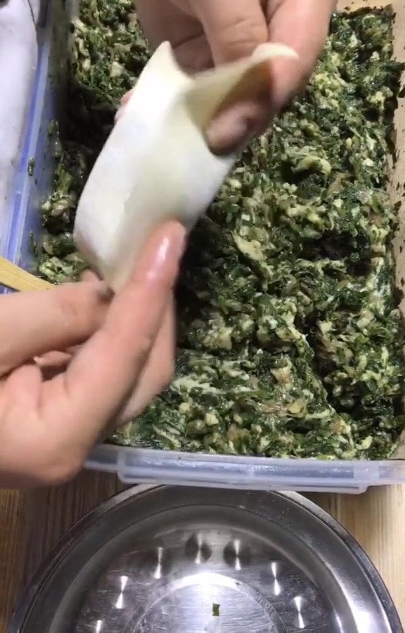 教你馄饨这样包,皮薄馅大煮不烂,照着做很简单