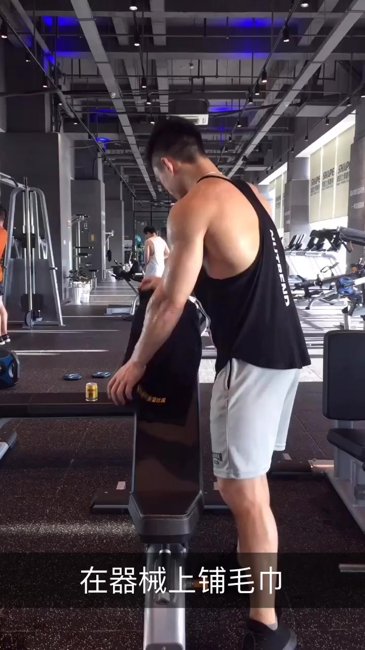 肌肉男:健身房帅哥日常训练的好习惯,值得大家学习哦!