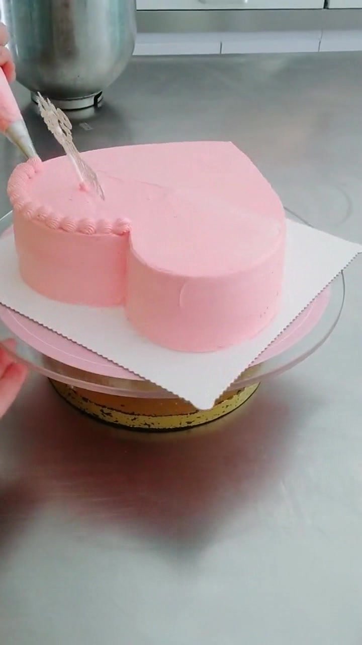 玫瑰奶油花,心形生日蛋糕,送给女朋友的小蛋糕,大家觉得咋样?