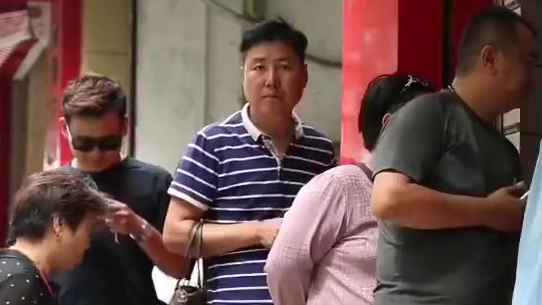 【济南二十多年的老炸鸡店,炸至金黄隔壁小孩儿都馋哭了】在济南东西丹凤街上有一家营业二十多年