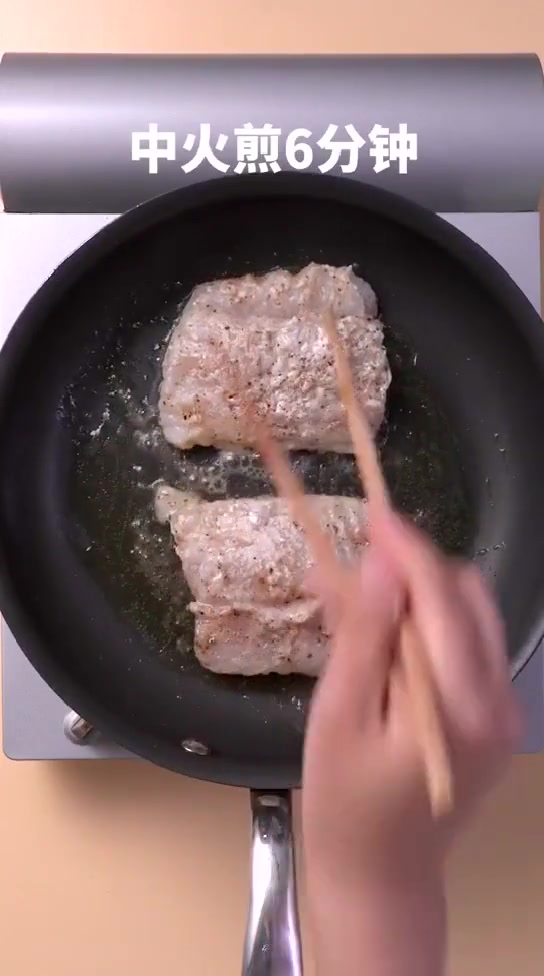美食食谱:香煎龙利鱼(下),成品果然美味,特别好吃!