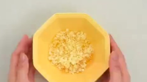 【鲜美够味!蒜蓉粉丝蒸虾】虾肉鲜弹,蒜香四溢,粉丝爽口,配份米饭简直是享受啊吃货爱做饭。