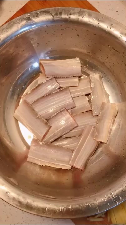秋刀鱼怎么做好吃?又酥又脆不油腻,没想法的时候可以试试此做法