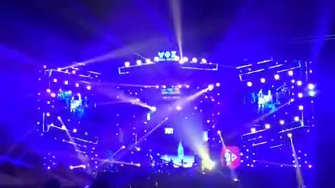 大家好,今天在杭州蹦迪,杭州天气不太好,但我还是很嗨,今天听了陈粒现场,不过她似乎唱劈叉了