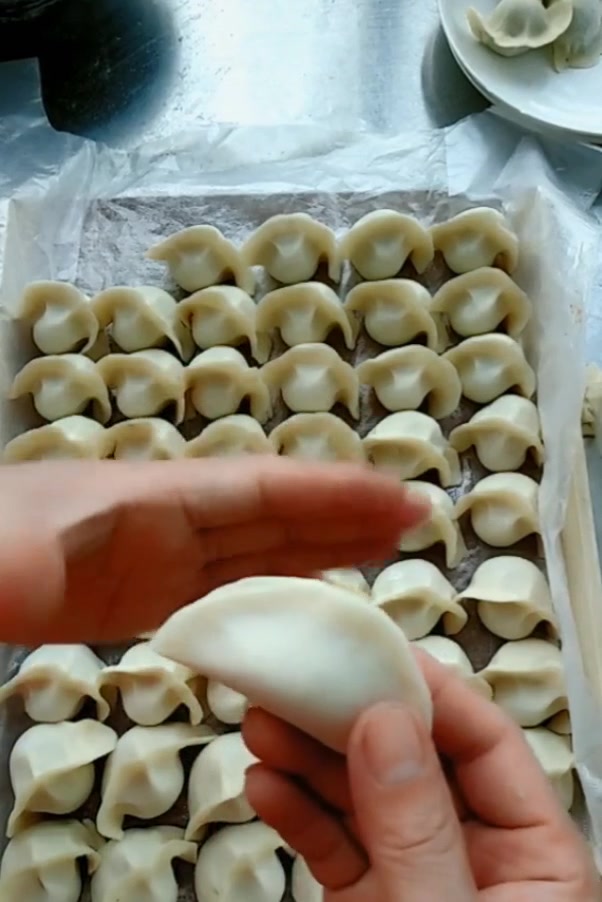 元宝水饺的详细包法,简单不露馅,连吃一周都不会腻