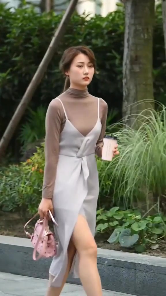 手捧奶茶的小姐姐,有没有让你心动呢