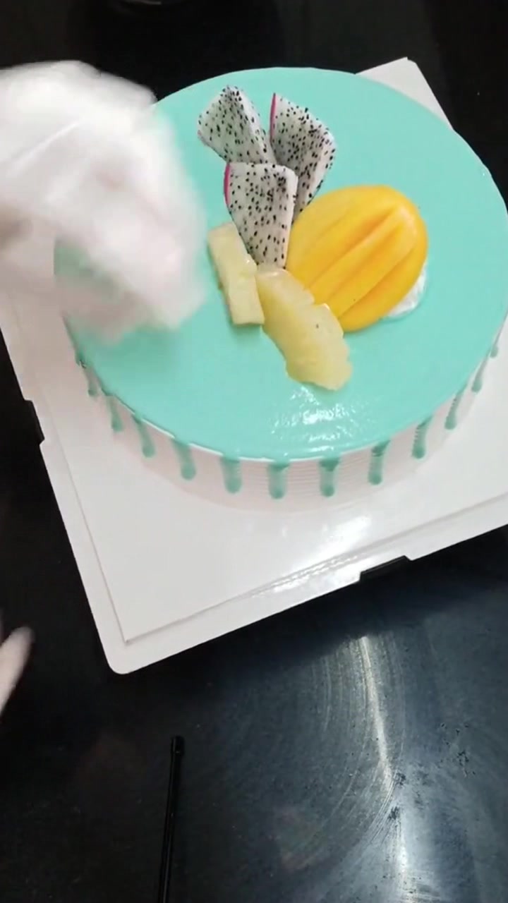 一眼透心凉,清爽无比的浅蓝色蛋糕,这样的蛋糕闺蜜一次能吃一个