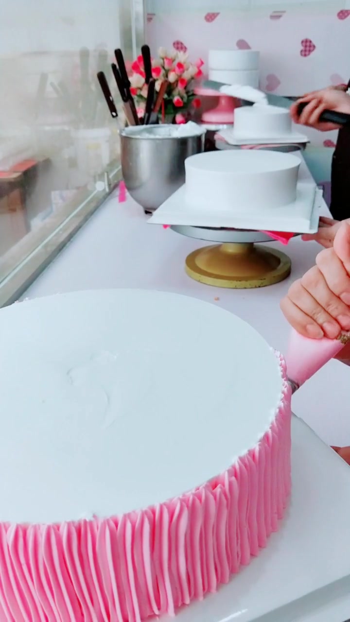 奶油蛋糕裱花过程,小公主喜欢的生日蛋糕,粉红粉红的温暖少女系