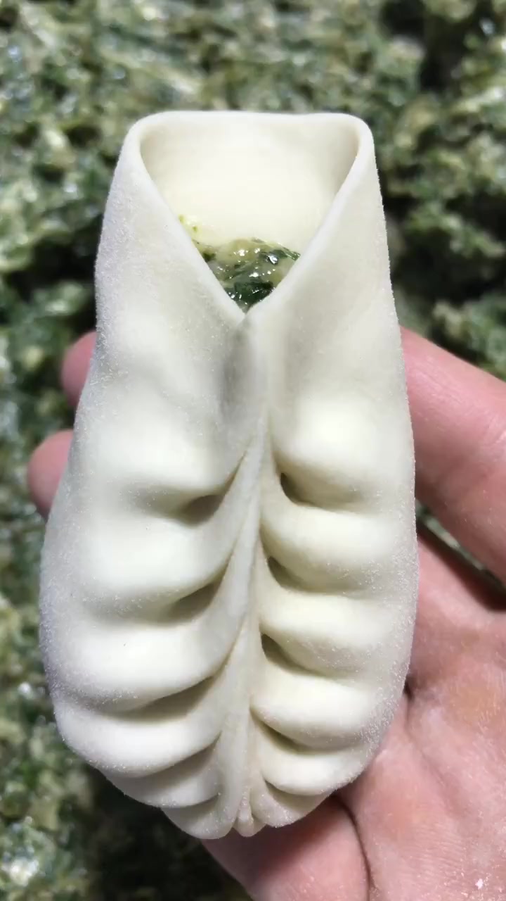 柳叶饺子的包法,简单好看,慢动作一定能够学会!