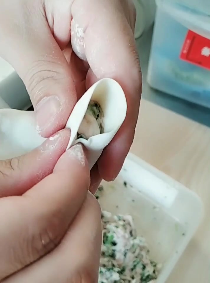 手把手教你包饺子的手法,这个手法包的饺子简单又好看,学会了吗