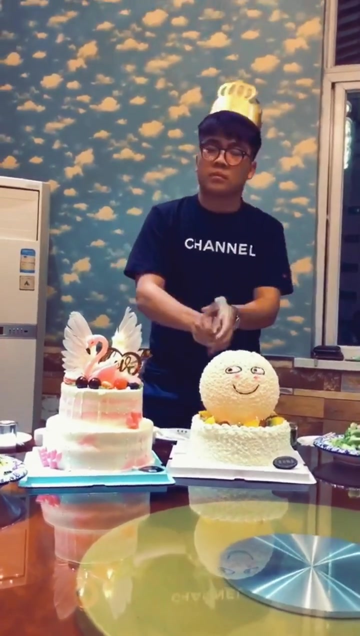 下次损友过生日,一定要送一个这样的蛋糕给她!