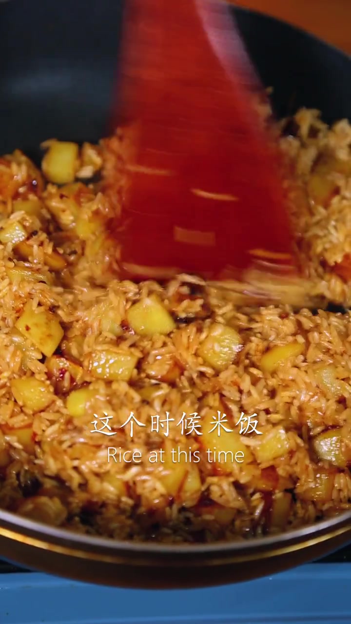土豆米饭电饭锅,再配上三勺酱汁,就可以做出无敌美味三酱焖饭!