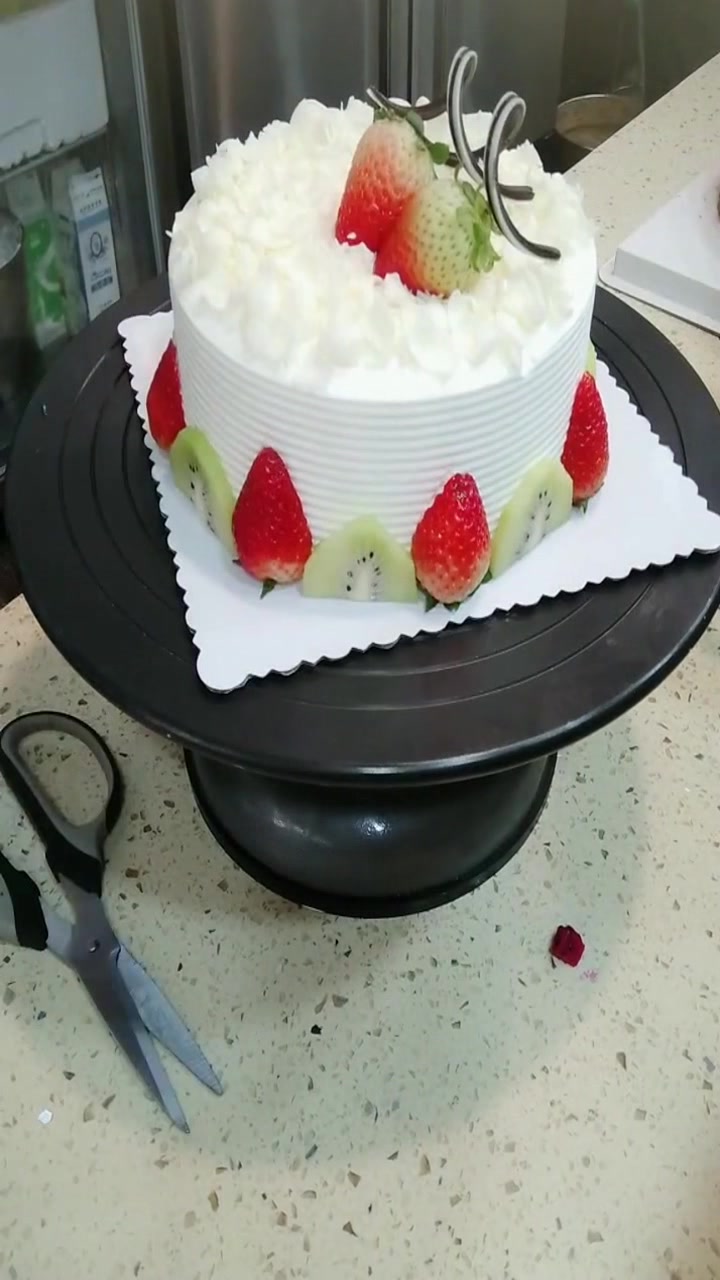 还以为师傅在蛋糕上放了一坨“银耳”,原来是这种东西啊,有才!