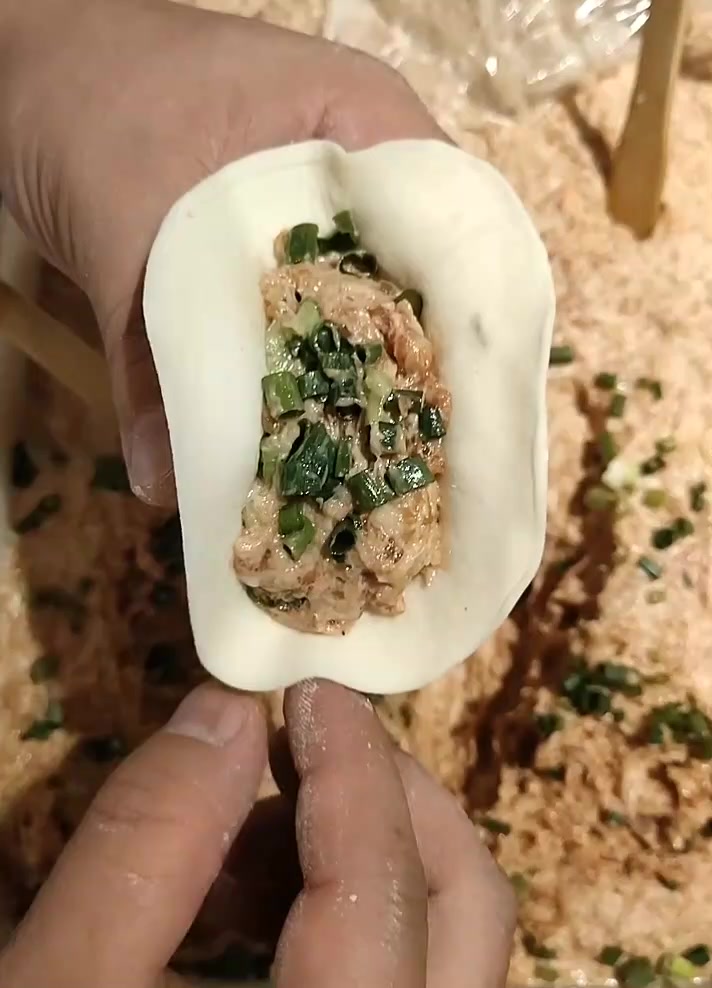 这种包饺子的手法你见过吗?手法简单又好学,出锅都说太漂亮了!