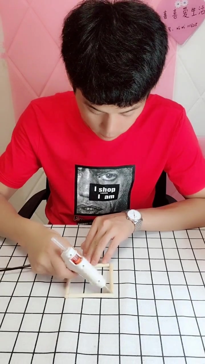 酸菜鱼打包盒变身多肉花盆