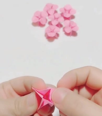 生活小妙招:用卡纸简单制作出点点盛开的梅花,简单易学!