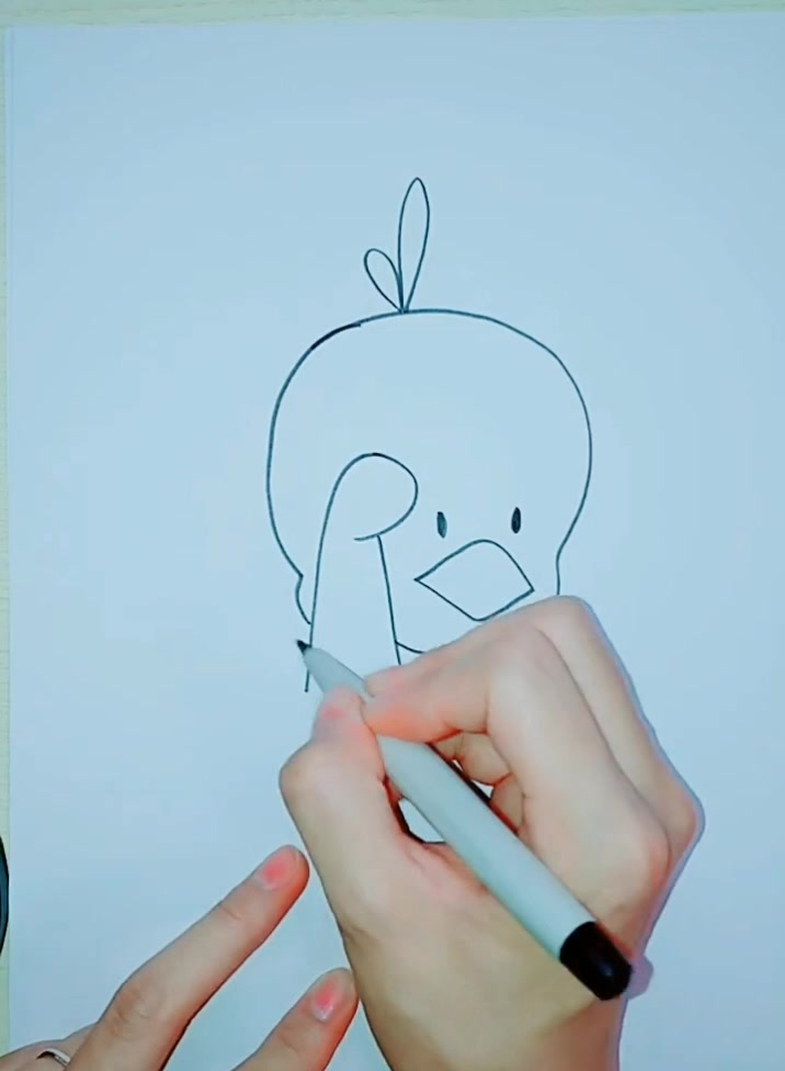 呆萌可爱的小黄鸭简笔画,几笔就能画好,宝贝特别喜欢!