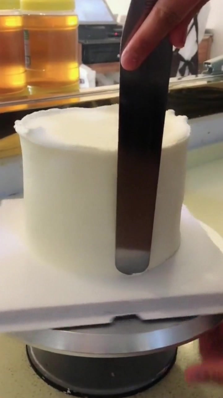 治愈系蛋糕,填色过程全靠点,画一颗心用奶油填满红色,考眼力!