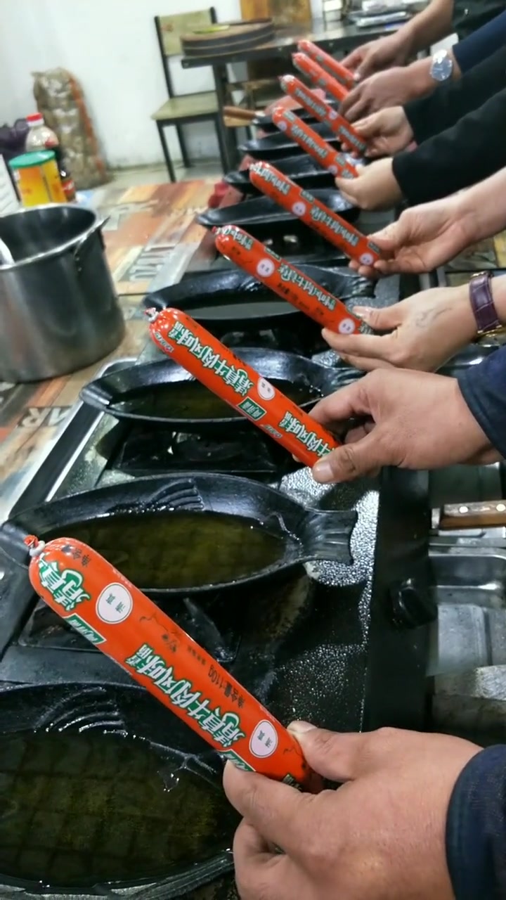 好有排面的火腿肠,看完他的做法,好想拜师学习!