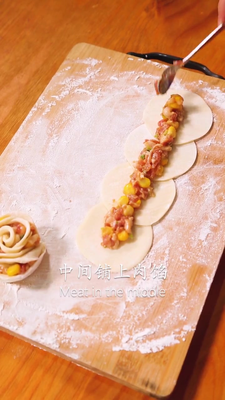 最适合做给心上人的玫瑰花抱蛋煎饺,爱她就记得让她按时吃饭!