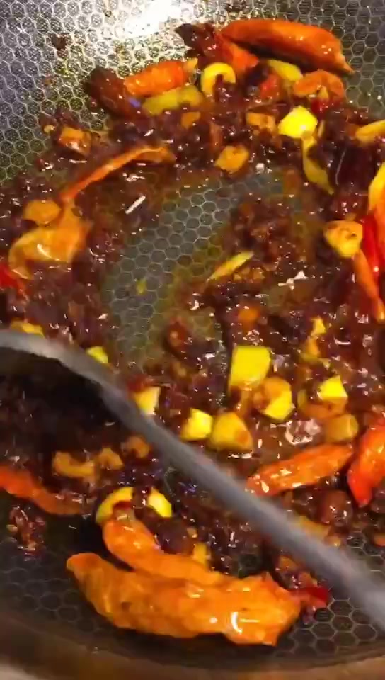 鲜香热辣的麻辣香锅,跟着视频做更过瘾!