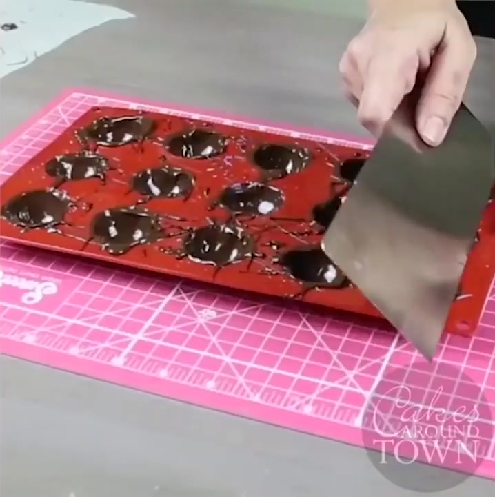 牛人自制的彩色巧克力球,做给孩子吃,更放心