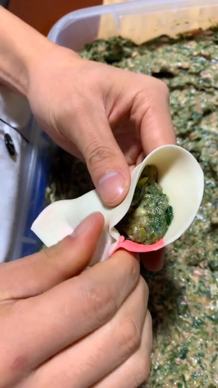 两种颜色的饺子皮,制作出来的饺子太漂亮了