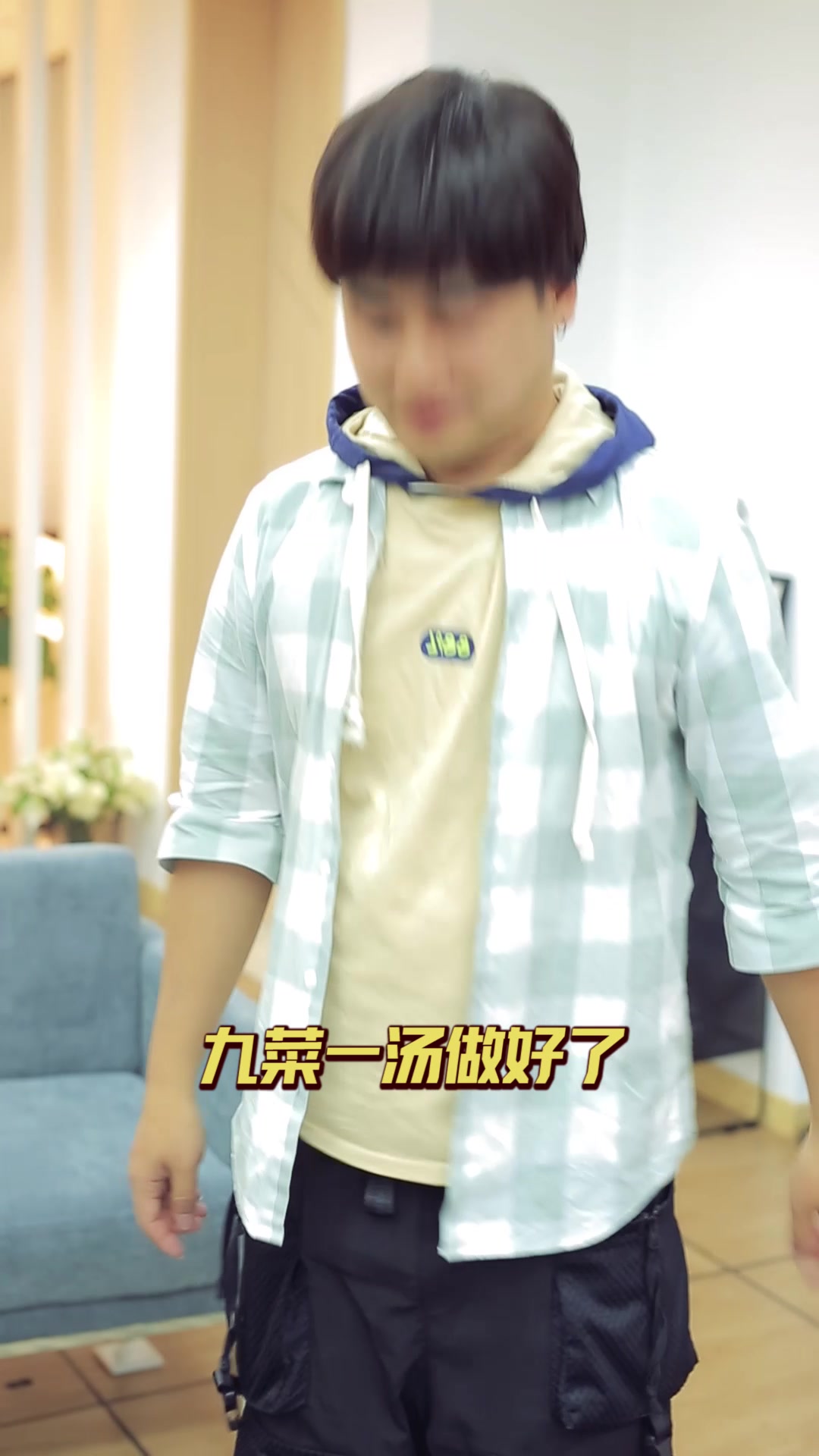 媳妇下厨做了九菜一汤,老公看到菜后感动到哭