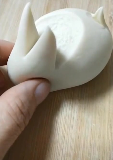 小兔子馒头,照着这样做简单又可爱,几个步骤教你学会,快试试吧