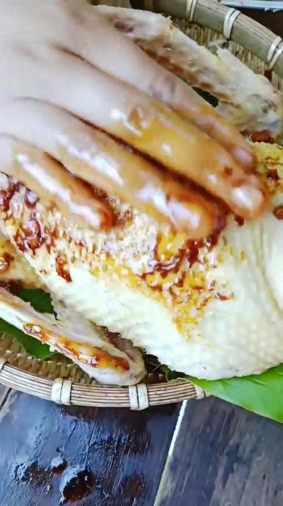 在野外烈焰血鸭怎么做,简单易学营养美味,网友:看起来很有食欲