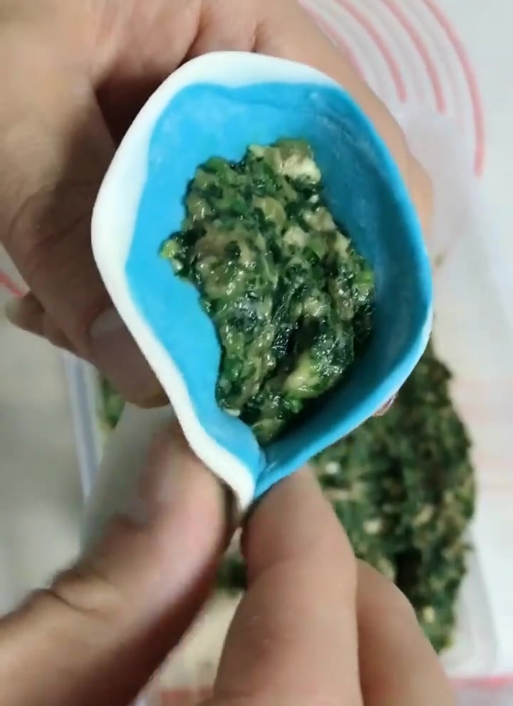 简单又好学的包饺子手法,这样包的饺子像个月牙一样,太漂亮了!