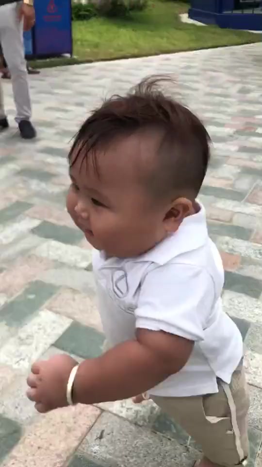 这个小胖子,网友说可是泰国的小网红哦,是不是萌萌的特可爱