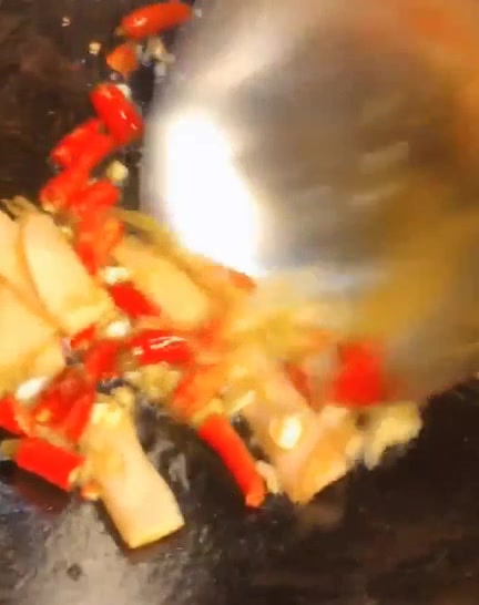 四川地道的泡椒鱿鱼做法,这个味道是真的好,你一定会爱上它的