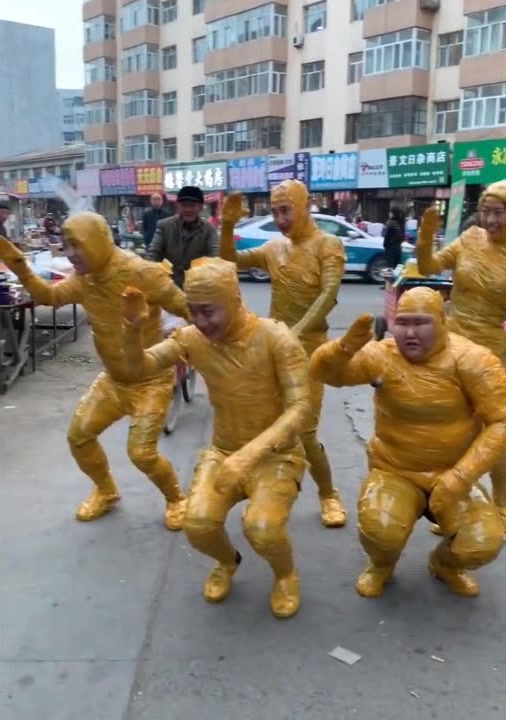 这是我见过最有“形象”的鸭子舞,这得用了多少胶带,看完不许笑