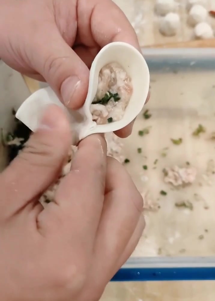 超详细的月牙饺子包法教程,详细手法慢动作教会你,不会可惜了!