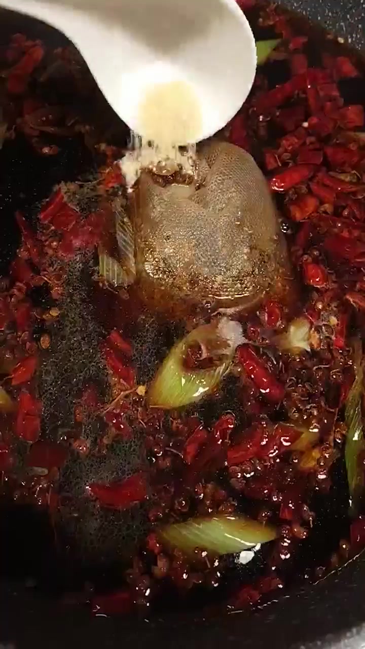 在家就能做出美味鸭脖,香辣入味,做法简单!