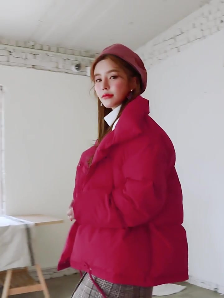 最近这个穿搭火了,抽绳立领加厚面包服棉衣搭配高跟鞋,太美了