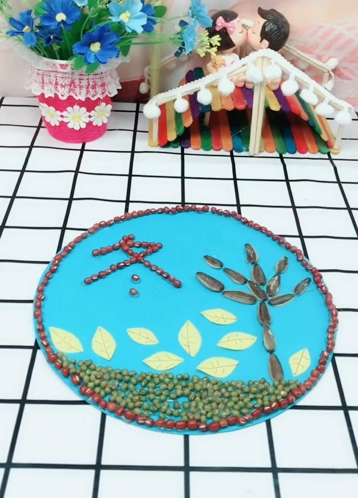 幼儿园老师布置做和冬天有关的手工贴画,这下不发愁交差了
