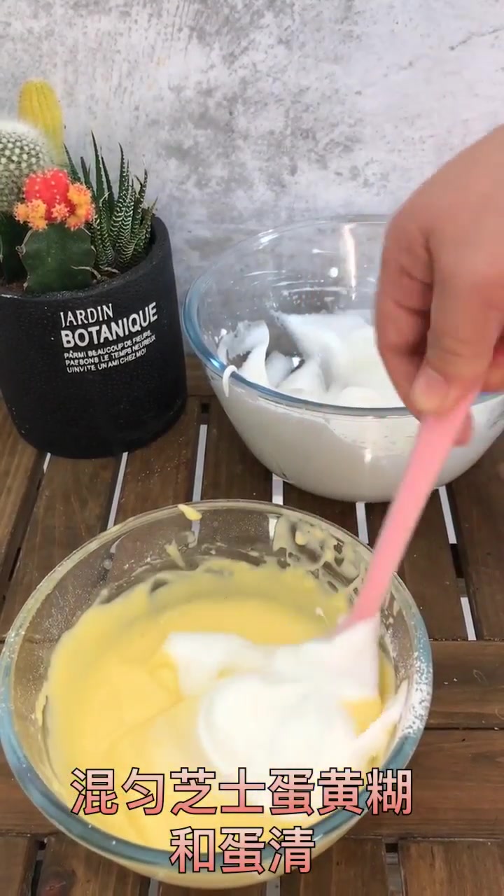 零失败的轻芝士蛋糕,放烤箱烤一烤,轻松搞定,新手一看也能学会