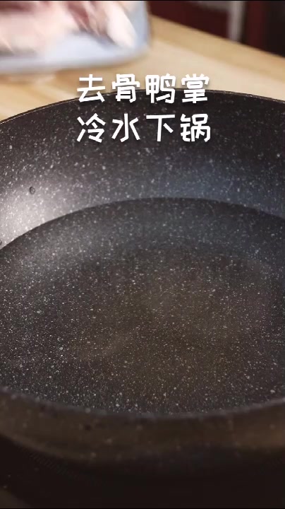 鸭掌这样做,鲜香软糯,照着我的方法做包你吃不够!