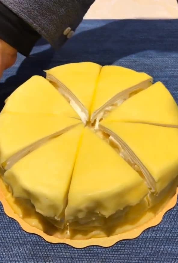 这才是真正的千层糕,一刀切开看得我好想吃,太诱人了!