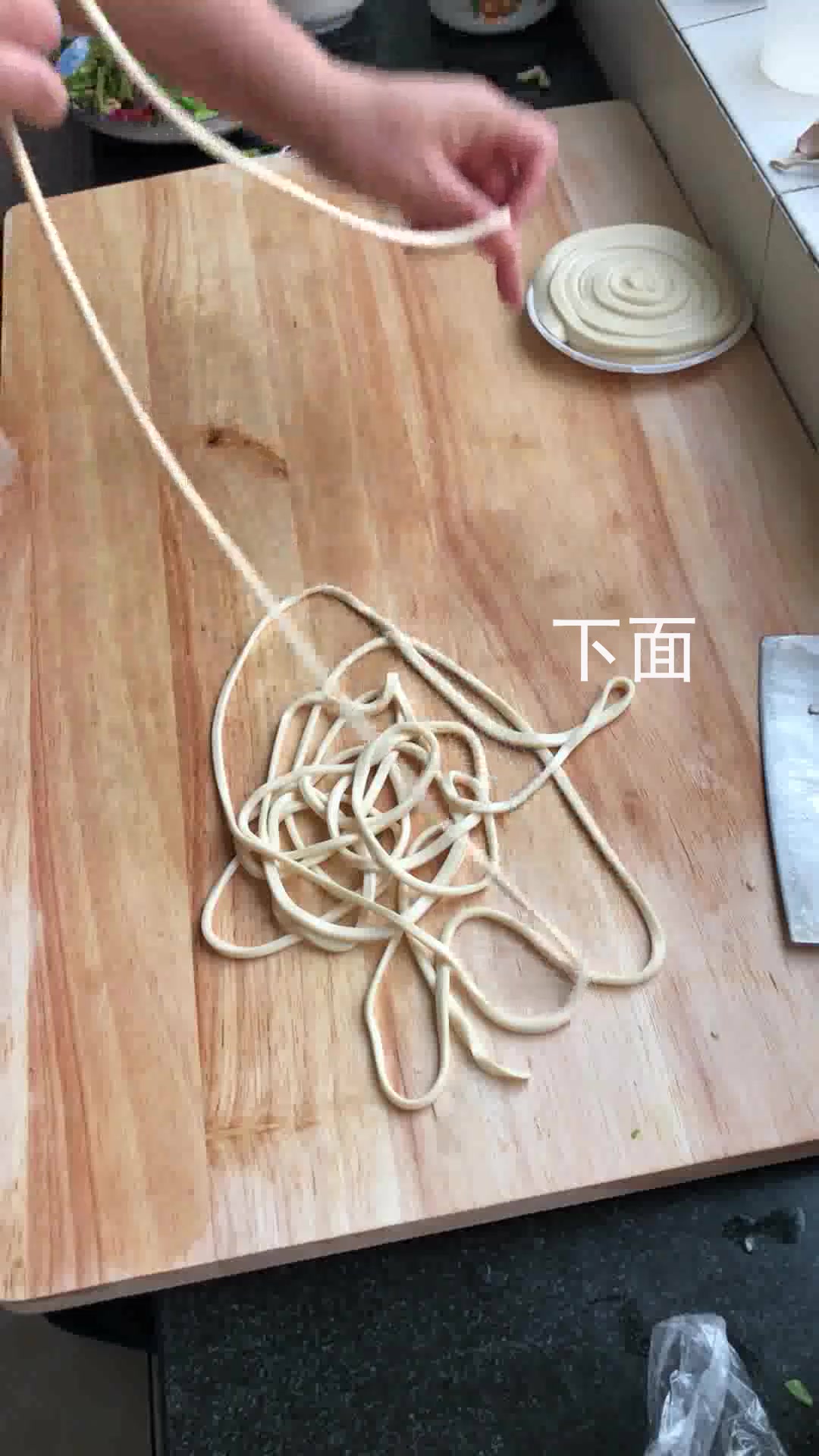 教你做新疆二节子炒面,吃了还想吃