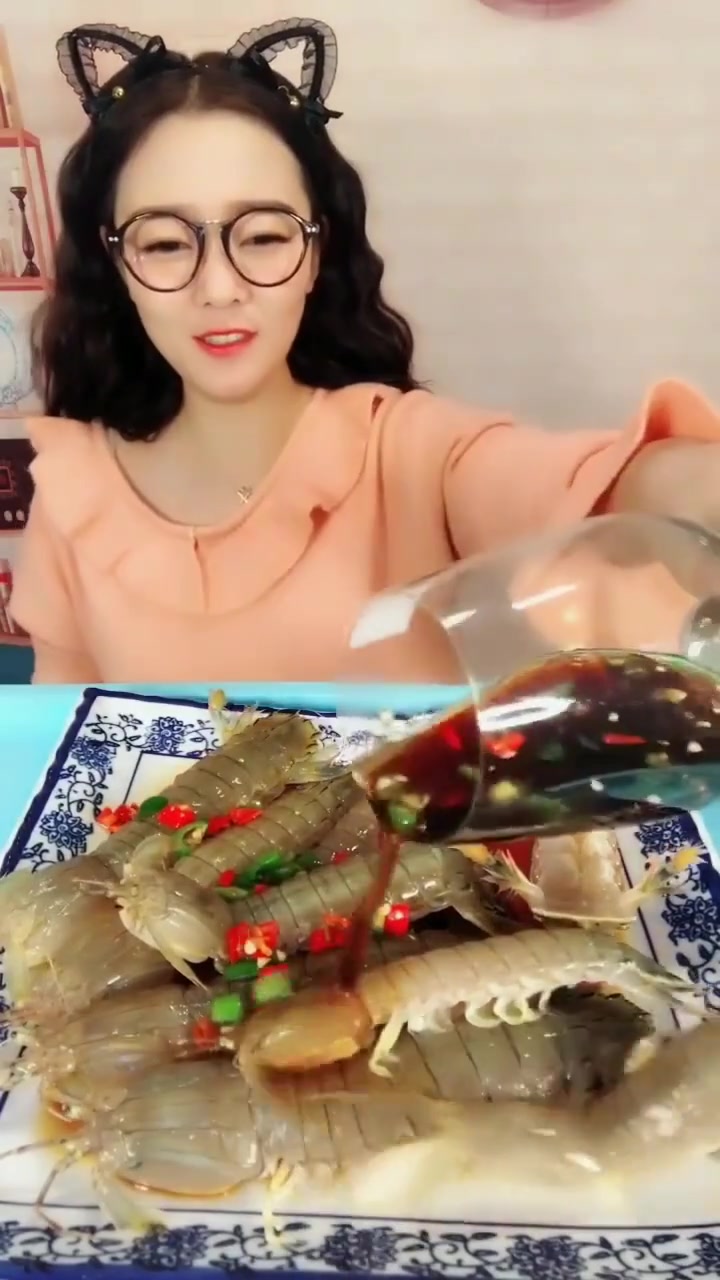 小姐姐带你看皮皮虾跳舞,表情包都出来了,网友:任性!