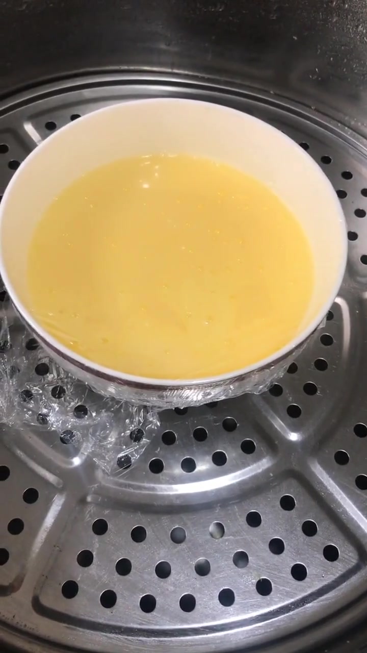 爽滑的鸡蛋羹,做法非常的简单方便,快做给宝宝吃吧