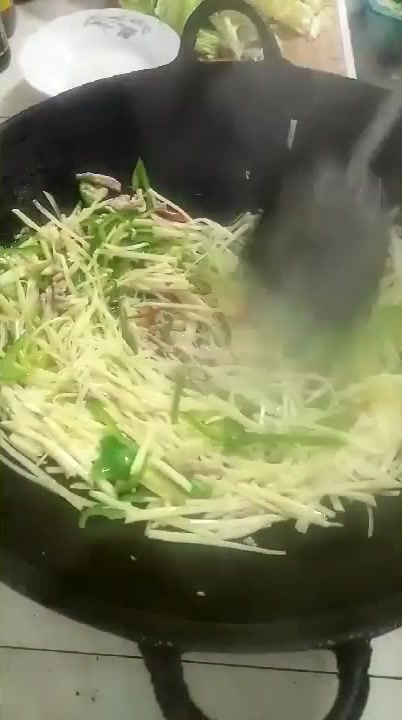 好看又好吃的青椒土豆丝,是怎么炒的?我来教你农家做法