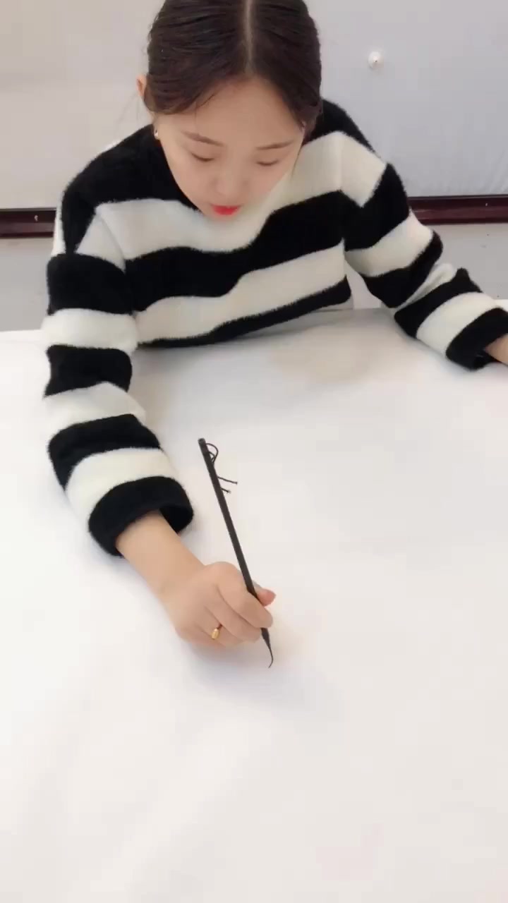 这条鱼画的真好,这幅画的寓意是年年有余