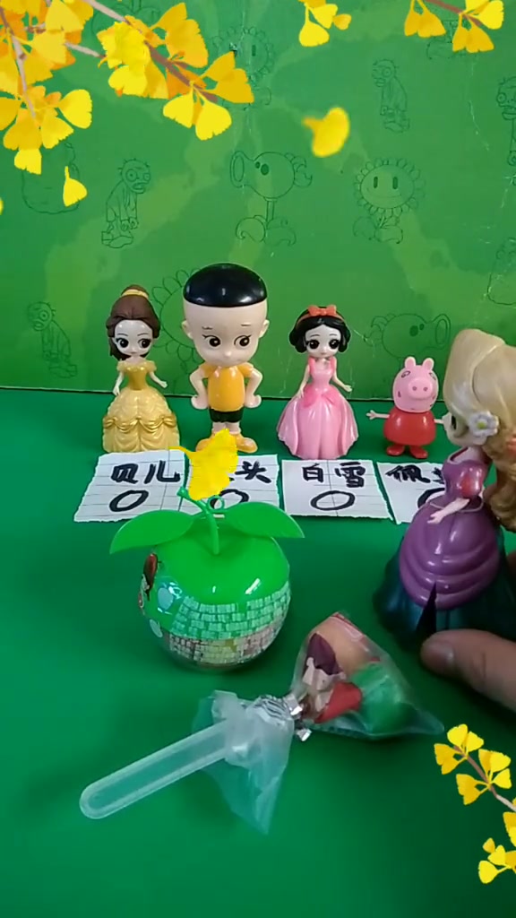 四位同学画鸡蛋谁画的最好呢,哪两位同学能得到奖品呢